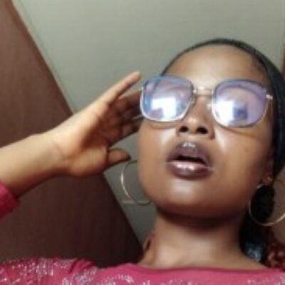 Profile picture of Julianna